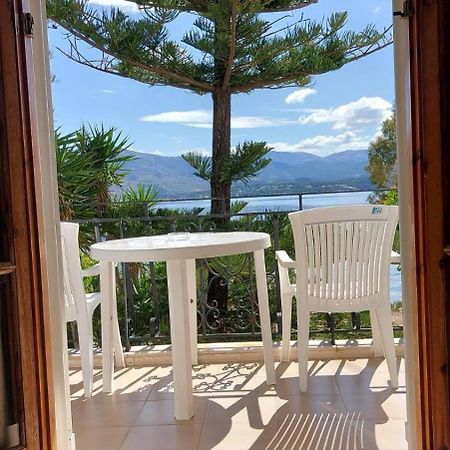 Sea Breeze Apartments Lixouri Exterior foto