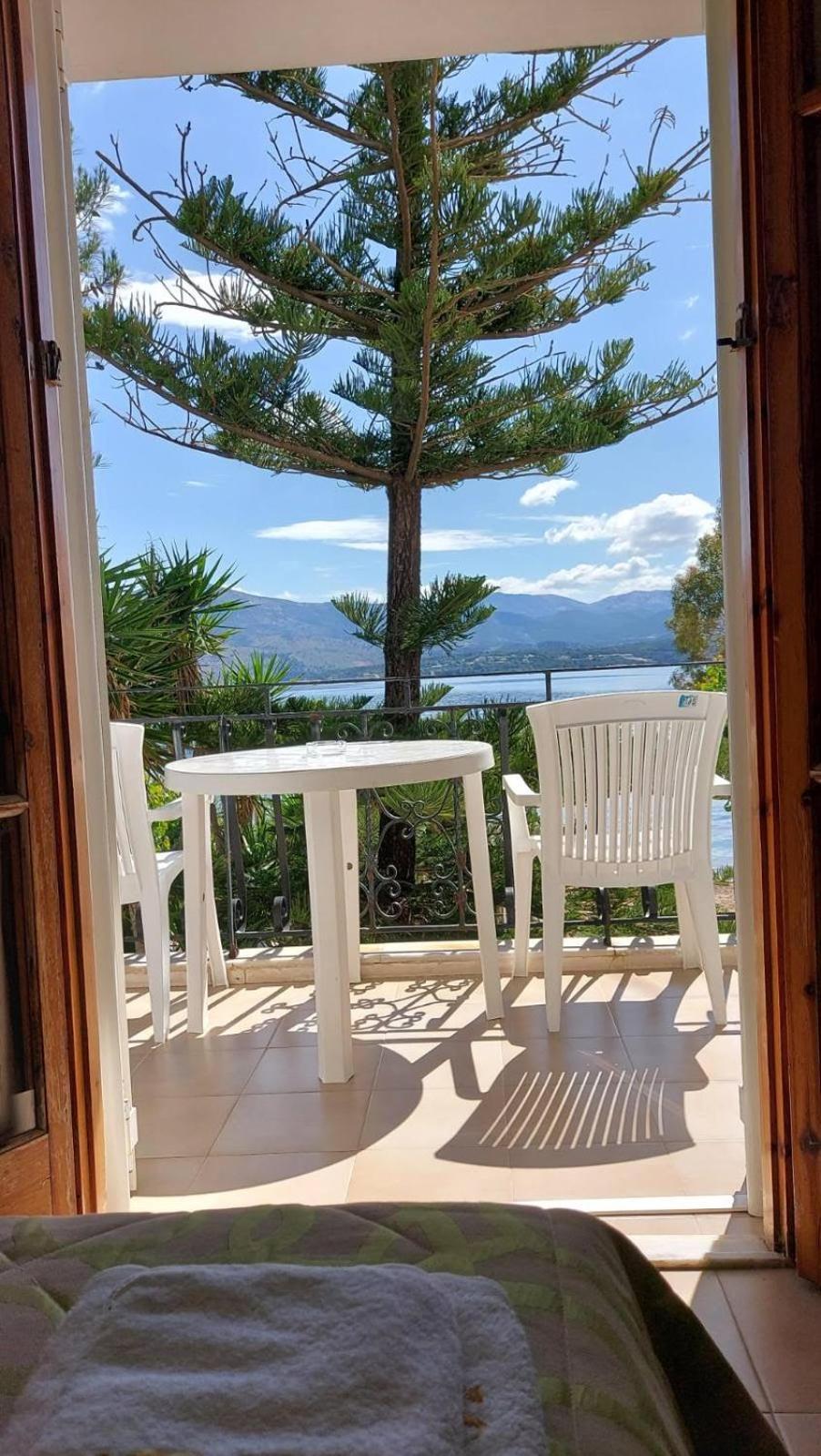 Sea Breeze Apartments Lixouri Exterior foto